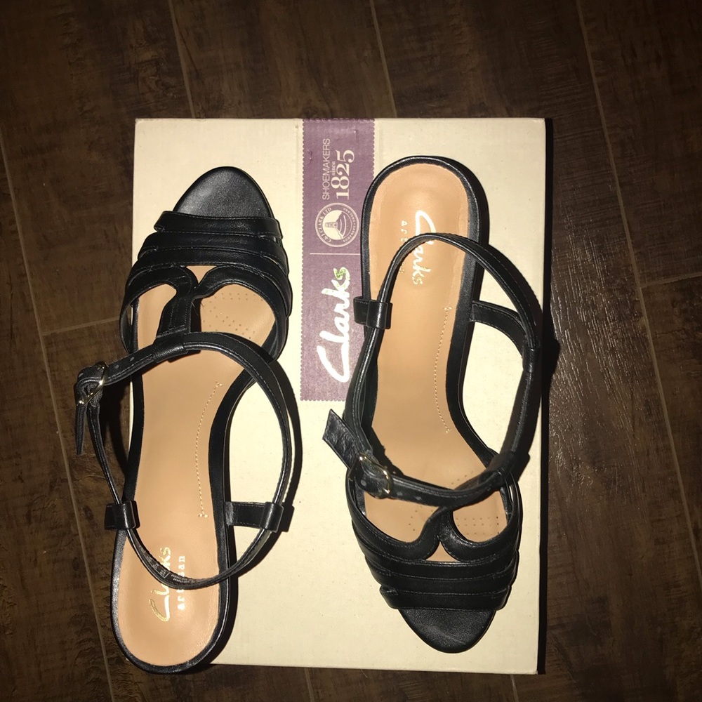 NWT Clarks Leather Heel Sandals